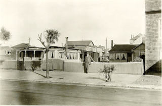Illustration for article titled When people lived in abandoned streetcars on San Francisco's beach
